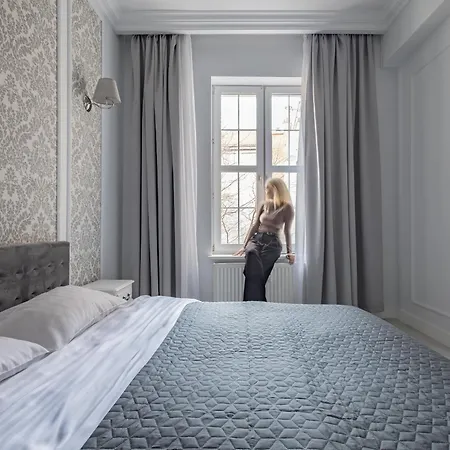 Glow - Dubaj Glamour, Ulica Dluga Old Town *