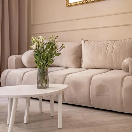 Glow - Dubaj Glamour, Ulica Dluga Old Town