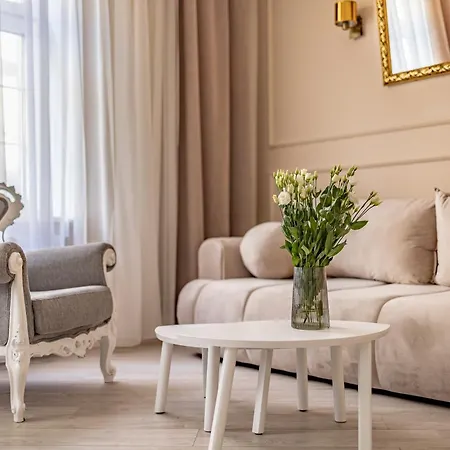 Glow - Dubaj Glamour, Ulica Dluga Old Town Apartment