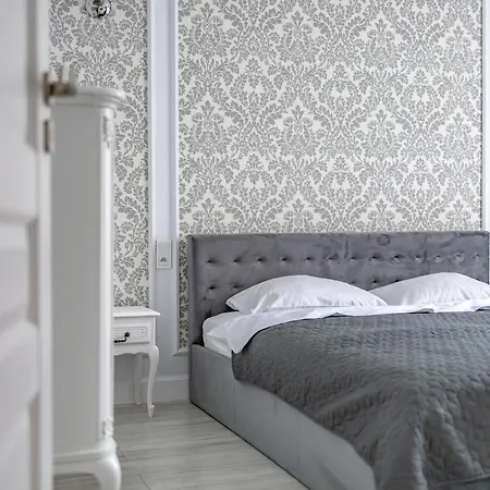 Glow - Dubaj Glamour, Ulica Dluga Old Town