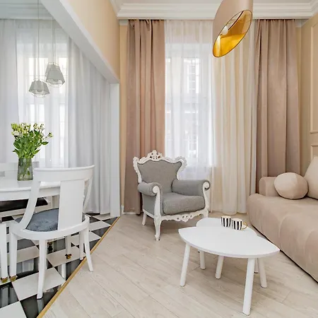 Glow - Dubaj Glamour, Ulica Dluga Old Town *