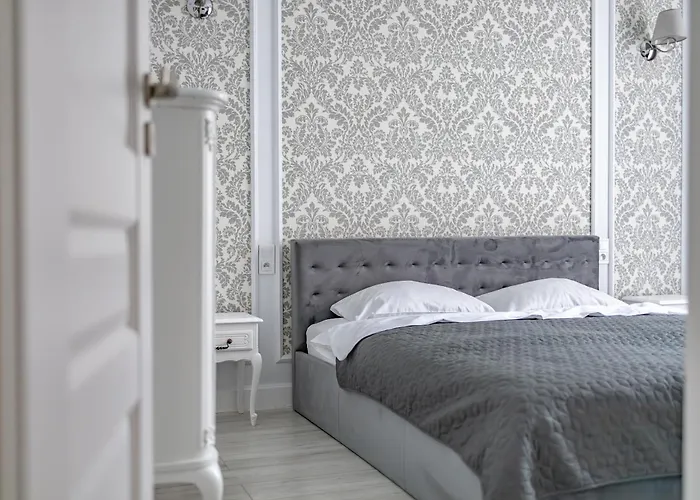 Glow - Dubaj Glamour, Ulica Dluga Old Town