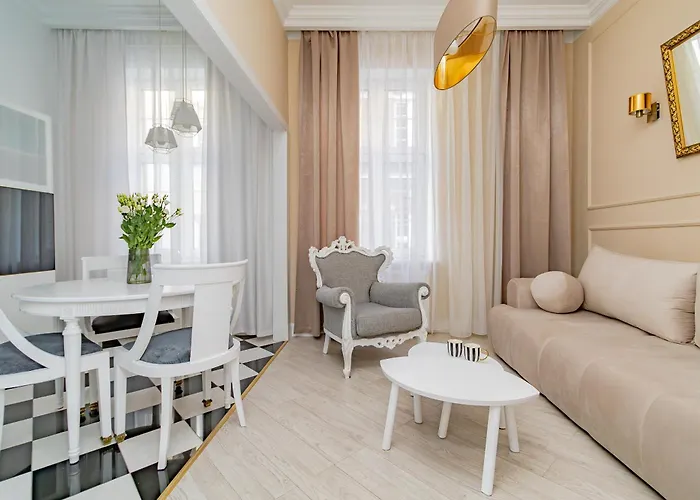 Glow - Dubaj Glamour, Ulica Dluga Old Town *