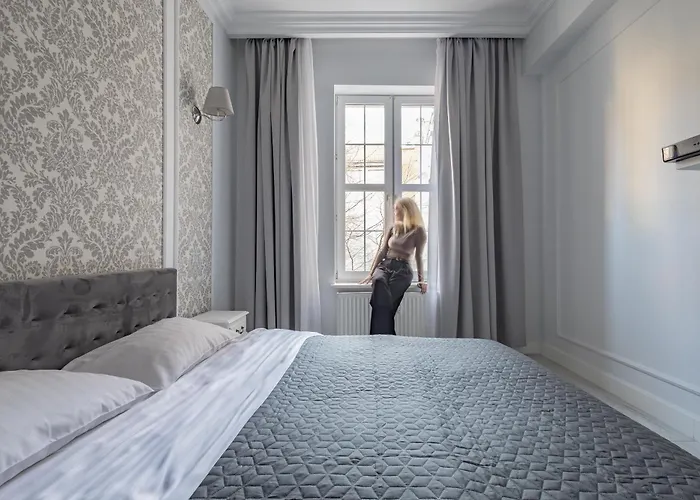 Glow - Dubaj Glamour, Ulica Dluga Old Town *