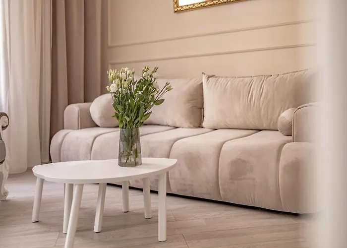 Glow - Dubaj Glamour, Ulica Dluga Old Town